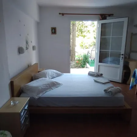 Ourania Apartment *