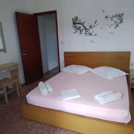 Ourania Apartment *