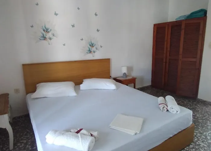 Ourania Apartamento *