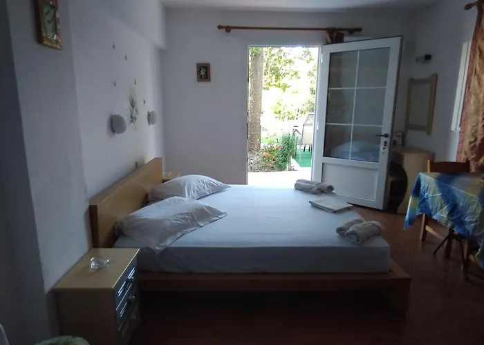 Ourania Apartamento *