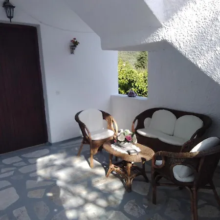 Ourania Apartament *